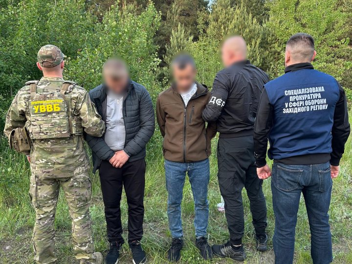 Двоє братів з Волині хотіли переправити ухилянта до Білорусі, «підкупивши» прикордонника за 1500 доларів Двоє братів з Волині хотіли переправити ухилянта до Білорусі, «підкупивши» прикордонника за 1500 доларів