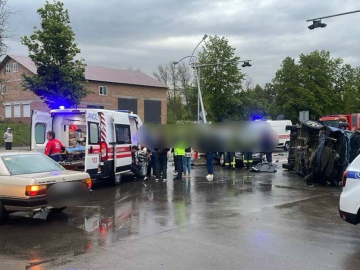На Волині бус врізався в легковик: постраждали восьмеро людей На Волині бус врізався в легковик: постраждали восьмеро людей
