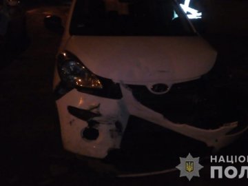 У місті на Волині водій Hyundai влетів в авто поліцейських та втік з місця аварії У місті на Волині водій Hyundai влетів в авто поліцейських та втік з місця аварії