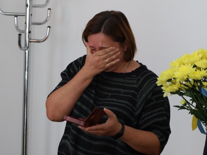 Матері загиблого Героя з Волині вручили посмертну нагороду сина Матері загиблого Героя з Волині вручили посмертну нагороду сина